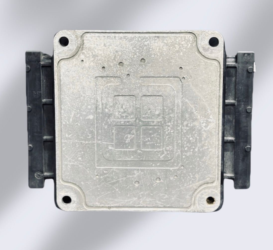 ECU Isuzu I-TEC 897177 1532 - cara posterior con tapa de aluminio