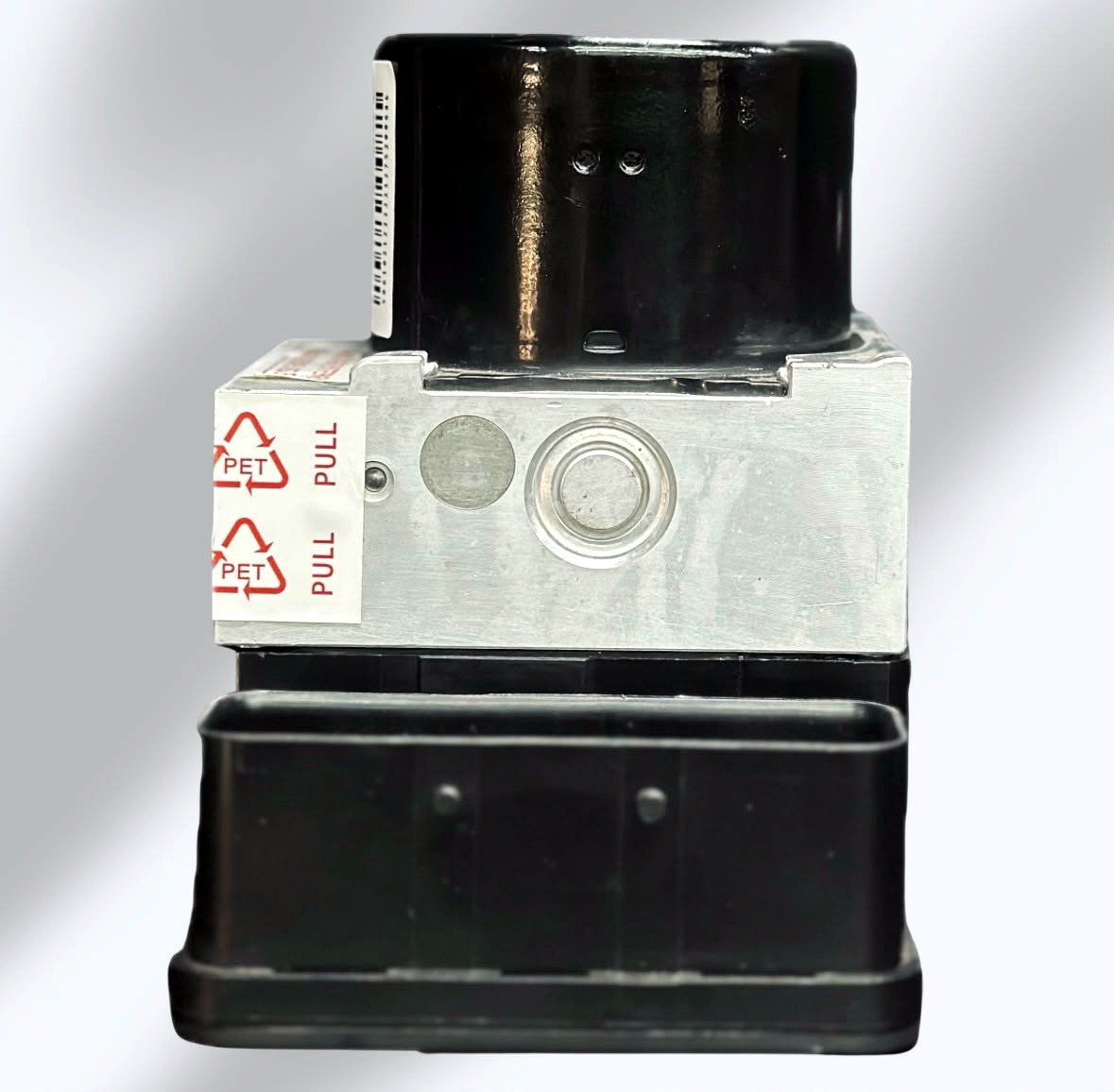 Vista lateral del conjunto ABS Ford EcoSport CN15-2C405-CA, bomba hidráulica y módulo de control
