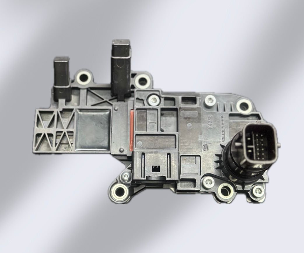 TCM Mazda caja FW6A-EL K4238 - vista general con solenoides y conector